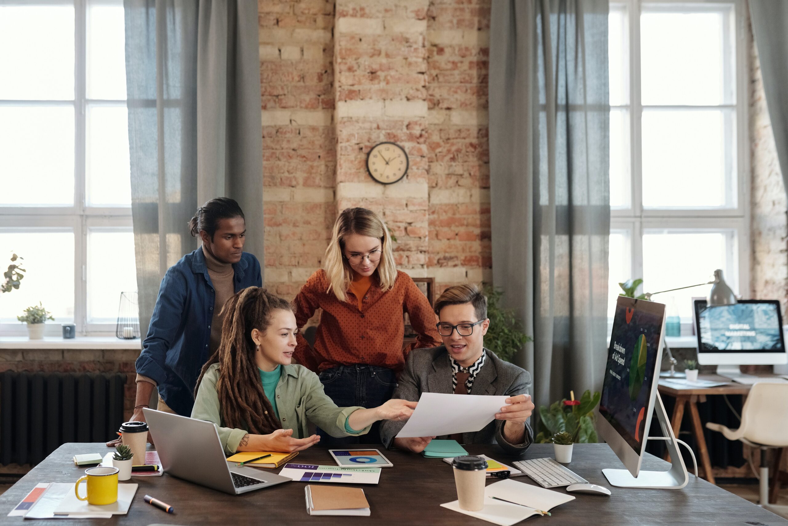 employees-selecting-bet-visitor-management-system-business-productivity employees-selecting-bet-visitor-management-system-business-productivity