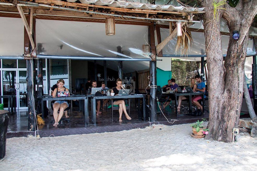 shared-work-space-beachub shared-work-space-beachub